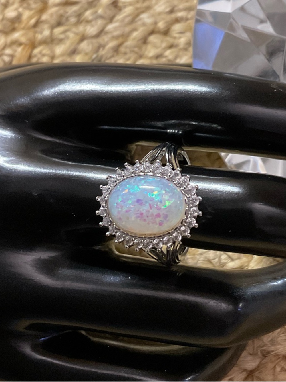 Women Oval Design Ring Size 9 - Picture 2 of 3